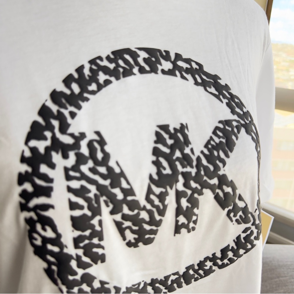 MICHAEL KORS White T-Shirt with Black Logo - Picture 5 of 6